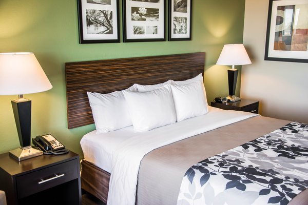 Hostal Sleep Inn & Suites University
