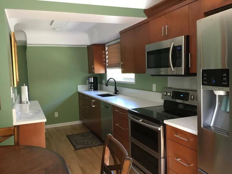 James Bay Inn Hotel & Suites