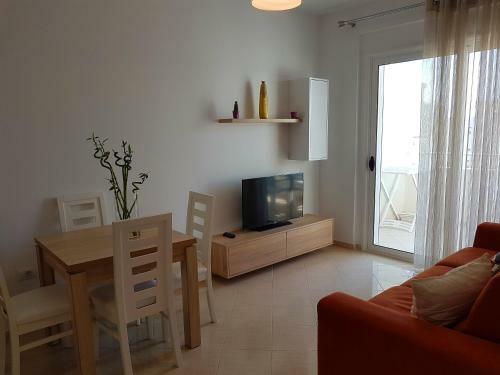 Flori Beach Apartment Radhime