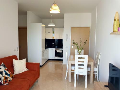 Flori Beach Apartment Radhime