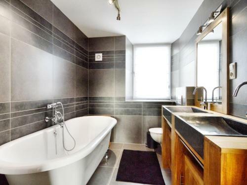Luxurious Holiday Home In Waimes With Jacuzzi