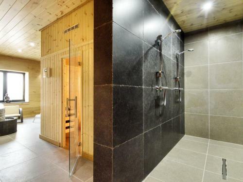 Luxurious Holiday Home In Waimes With Jacuzzi