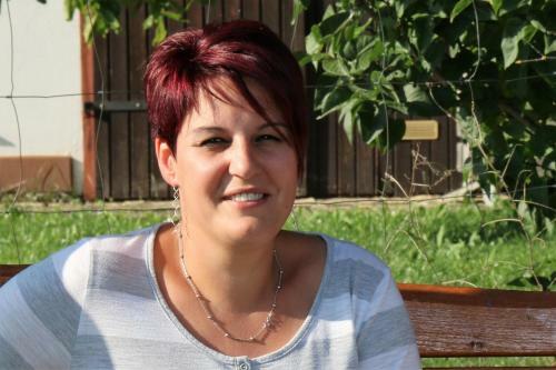 Kata Vend�gh�z