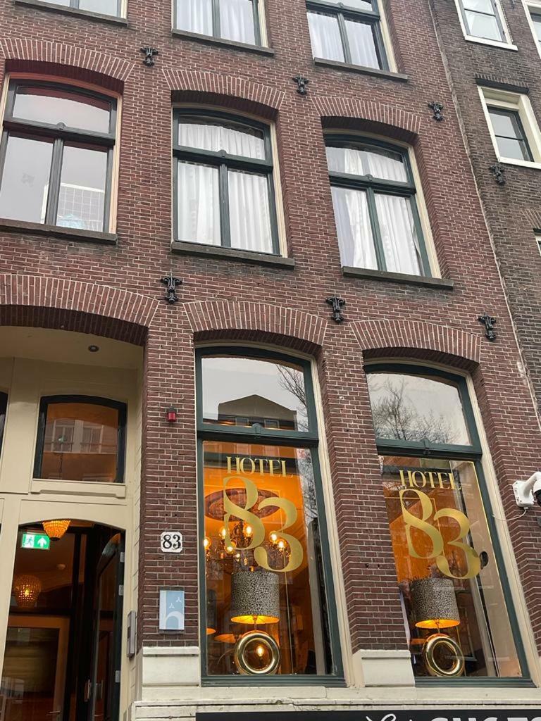 Hotel 83
