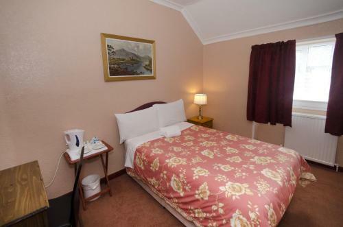 Hostal Bridge House Guest House