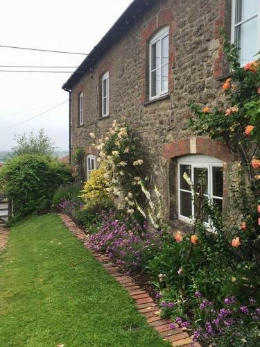 Rew Farm Country & Equestrian Accommodation