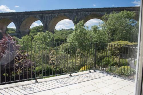 Hostal The Grange Guesthouse, Cefn-coed