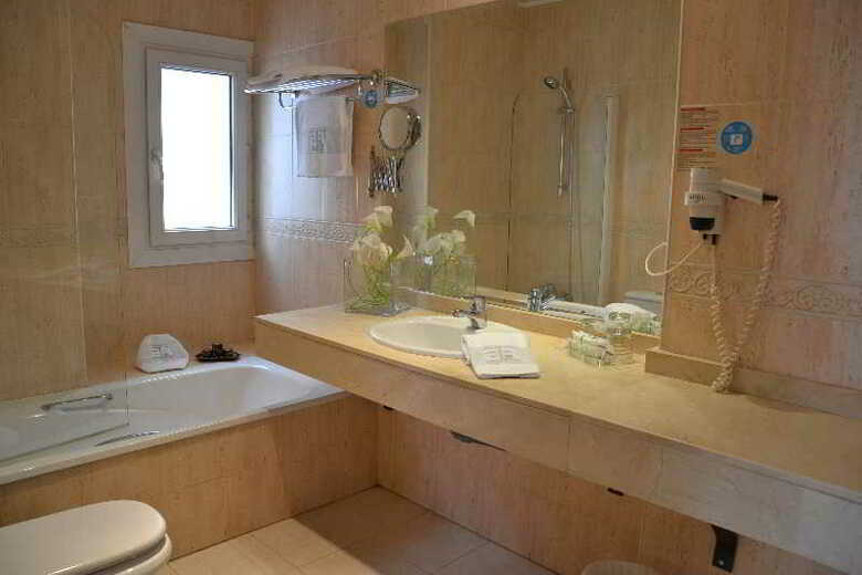 Hotel Serrano