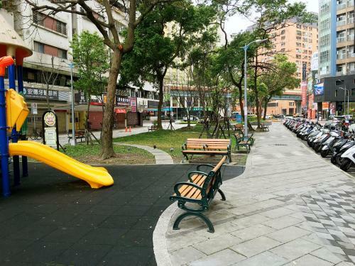 Amici Hotel Six Star Hostel