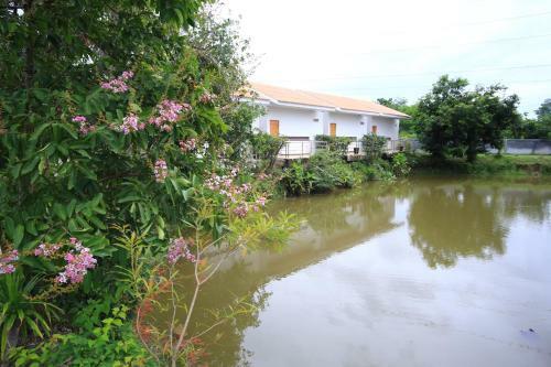 Baanpooya Hotel And Resort