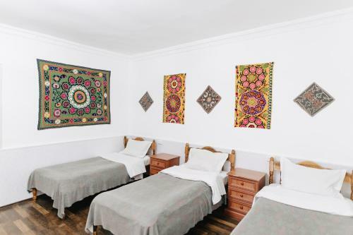 Hostal Trip.le Guest House