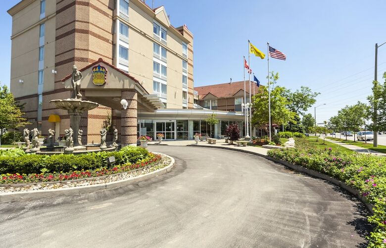 Hotel Monte Carlo Inn Airport Suites