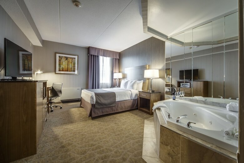 Hotel Monte Carlo Inn Airport Suites