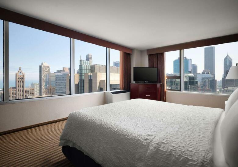 Hotel Avenue Crowne Plaza Chicago