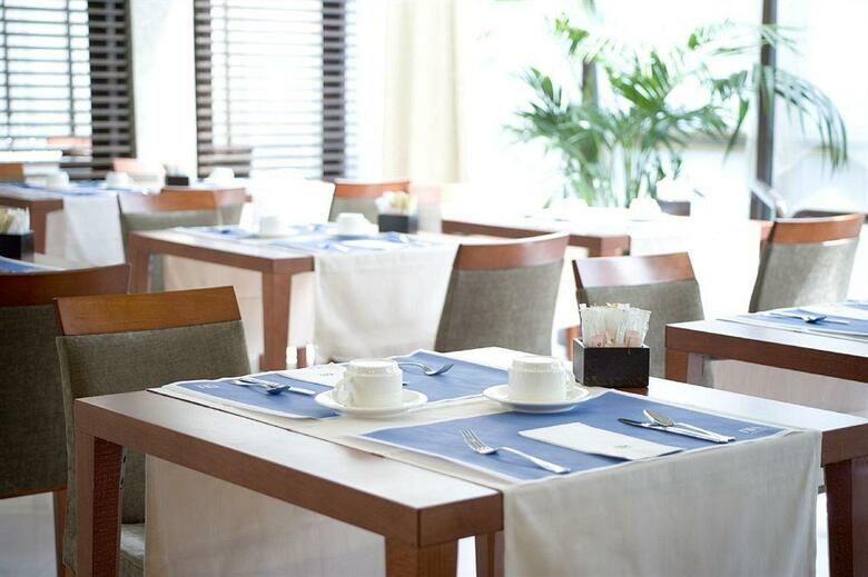 Hotel NH Pirineos
