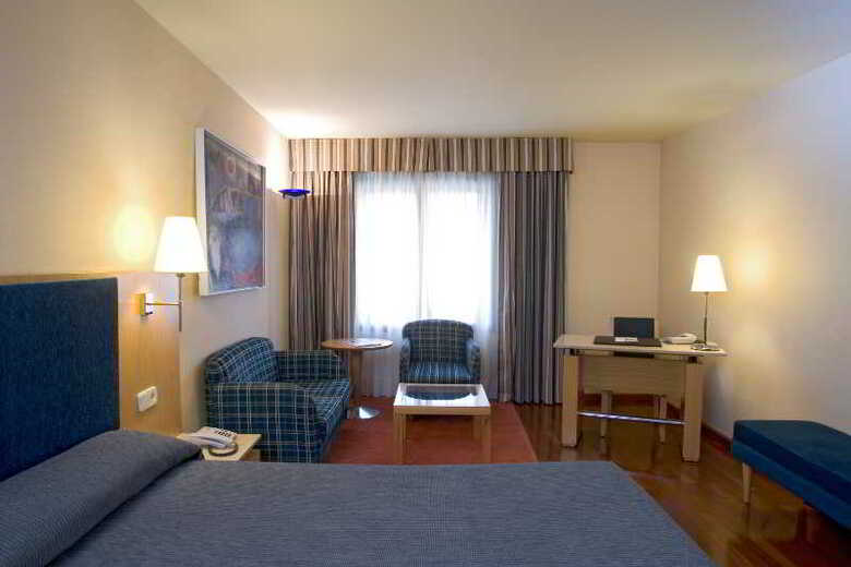Hotel NH Pirineos