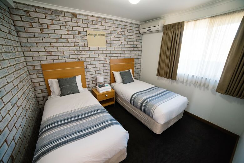 Hotel B.w Heritage Motor Inn