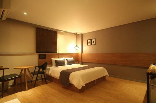 Hotel The May