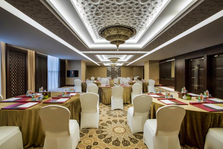 Bab Al Qasr Hotel