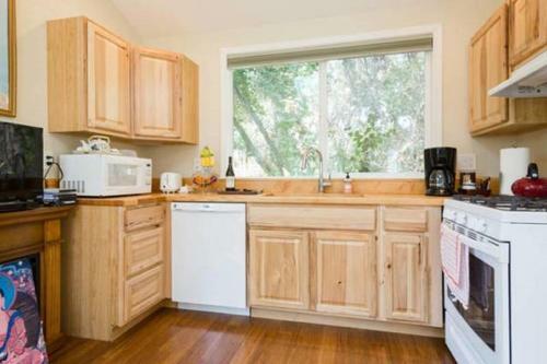 Amitabha Wine Country Cottage