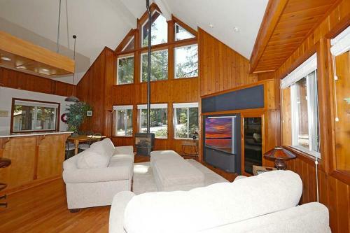 763 Wentworth Lane