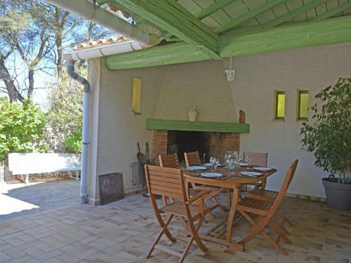 Lush Villa In Beaucaire With Swimming Pool