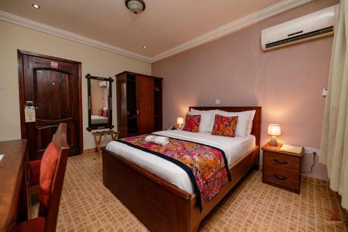 Hotel Mahogany Lodge