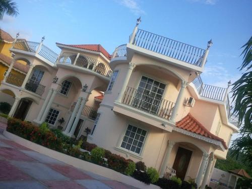 Villa Pinnacle View Estate Colors Hideaway #1 & 2