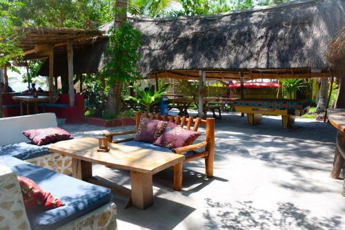 Hotel Baobab Beach Resort And Backpackers