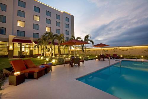 Hotel Courtyard By Marriott Panama At Metromall Mall