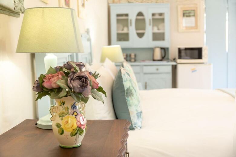 Bed & Breakfast Mistique Waters Self Catering