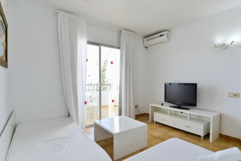 Apartamentos San Antonio Beach