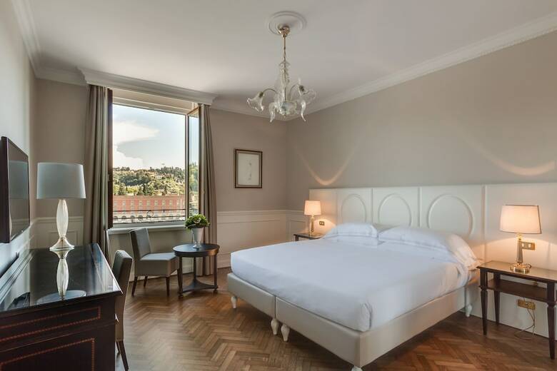 Plaza Hotel Lucchesi