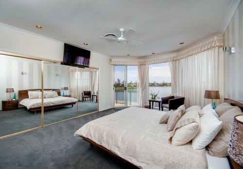Broadbeach Waterfront Holiday House