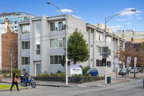 Aparthotel City Edge East Melbourne Apartment Hotel