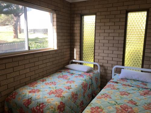 Flat 1/3 Bay Lane