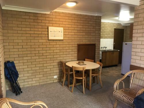 Flat 1/3 Bay Lane