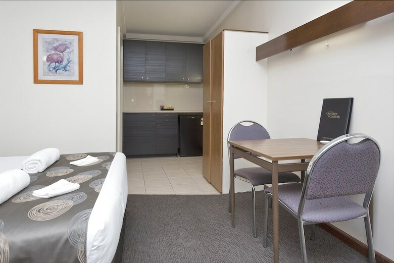 Hi Way Eight Motor Inn