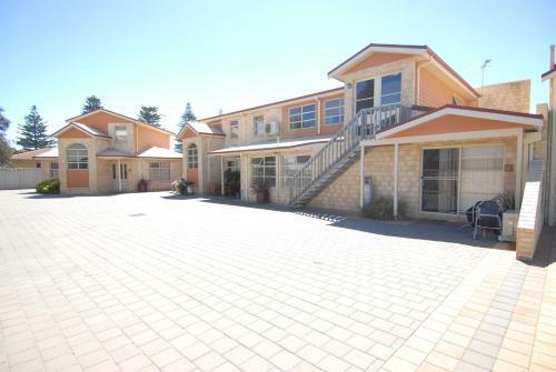 Yot Spot Apartments
