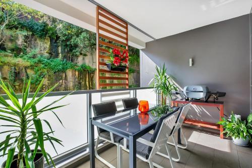 Balmain Rozelle Luxury 2 Bed Self Contained Apartment (105lil)