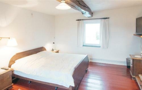 Seven-bedroom Holiday Home In Remersdaal