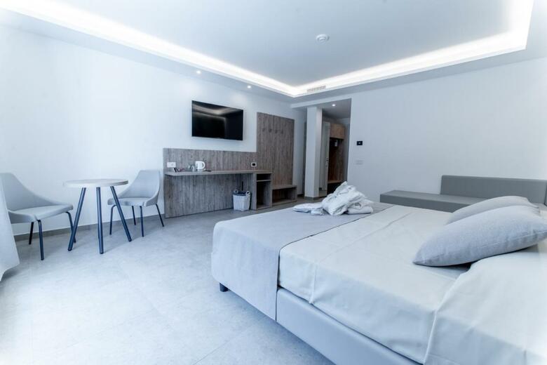 Hotel Lago Bin