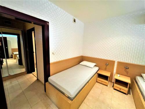 Miramar Front Beach Self Catering Apartments