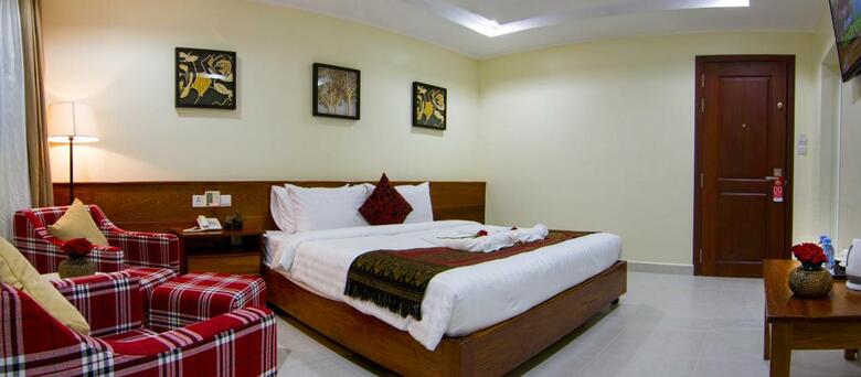 Rose Emerald Hotel