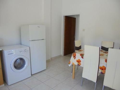 Niki Court Holiday Apartments