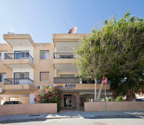 Faros Court Prestige Apartment