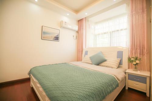 Zhangjiajie September Apartment