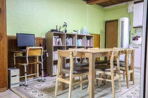 Hostal Gangneung Baugil Guesthouse