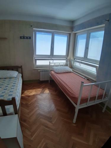 Ravnice Youth Hostel