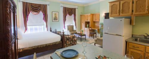 Posada Chipman Hill Suites -yeats House